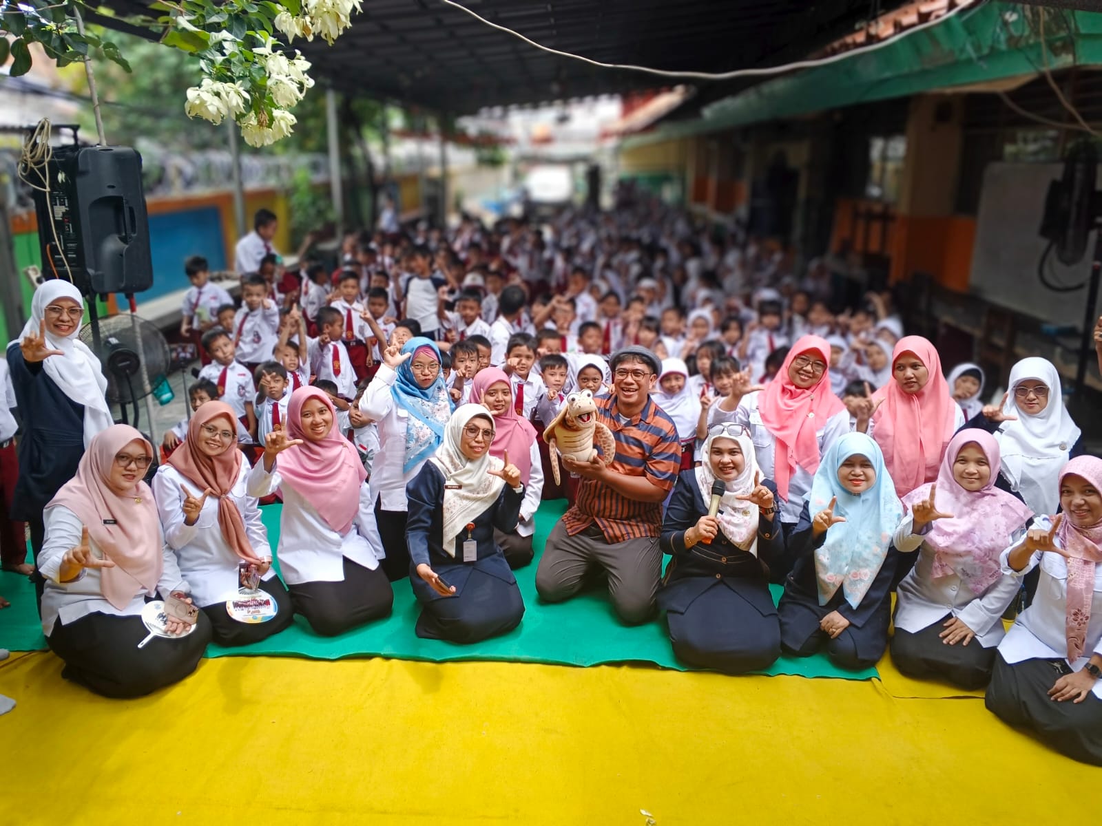 Wisata LiterAsyik Ke SDN Cipinang Besar Utara 11